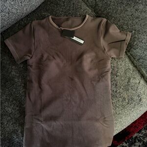 Nike skims ribbed seamless short sleeve size small